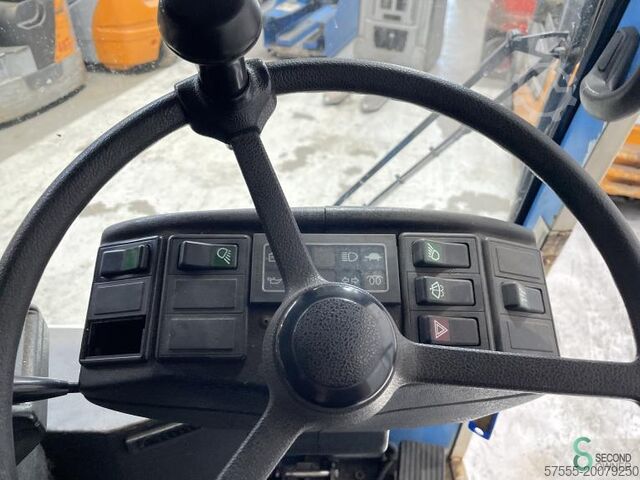 Sweep and vacuum machine HMF 416