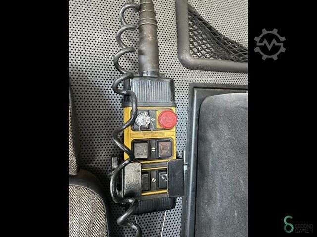 Sweep and vacuum machine HMF 416