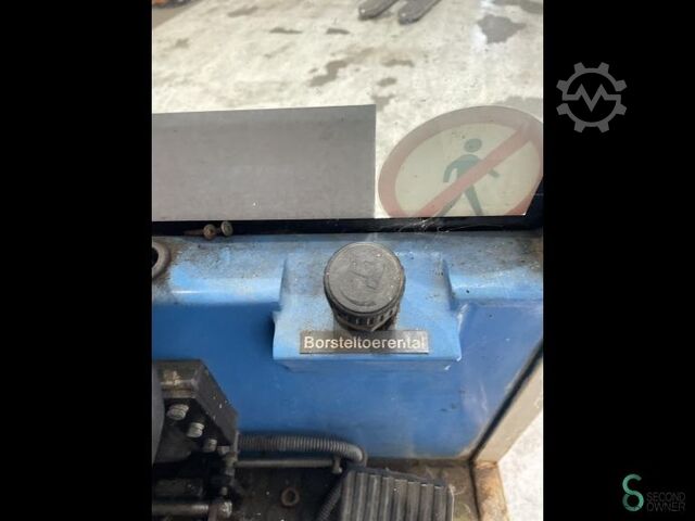 Sweep and vacuum machine HMF 416