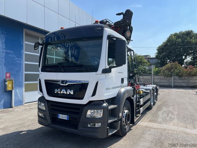Hooklift truck with crane MAN TGS 26.470