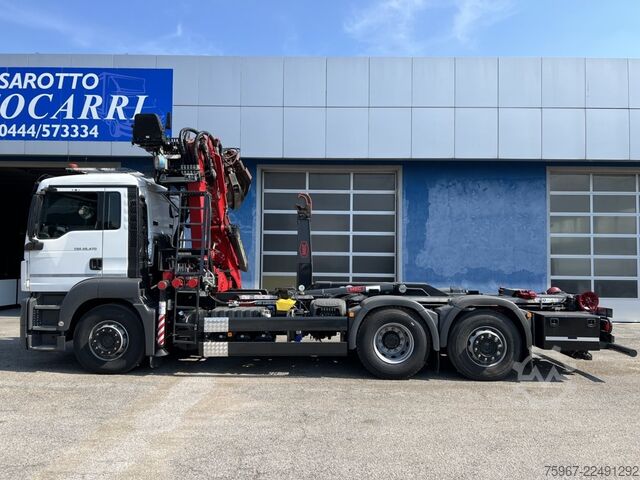 Hooklift truck with crane MAN TGS 26.470