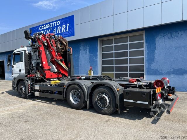 Hooklift truck with crane MAN TGS 26.470