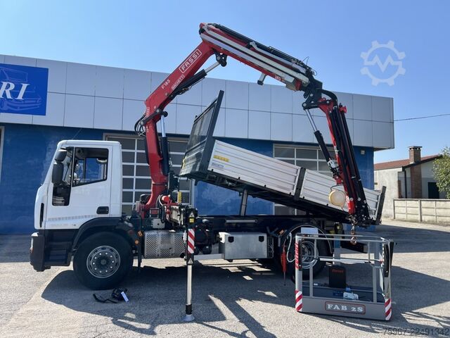 Three-way tipper truck with crane Iveco Eurocargo 180e28