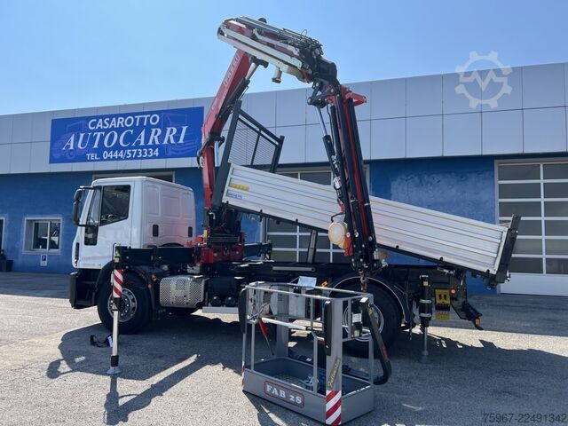 Three-way tipper truck with crane Iveco Eurocargo 180e28