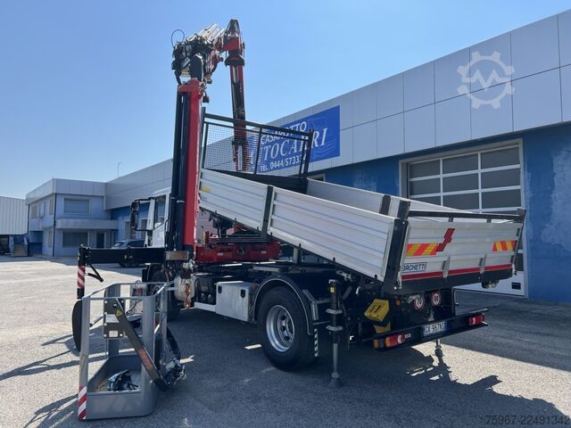 Three-way tipper truck with crane Iveco Eurocargo 180e28