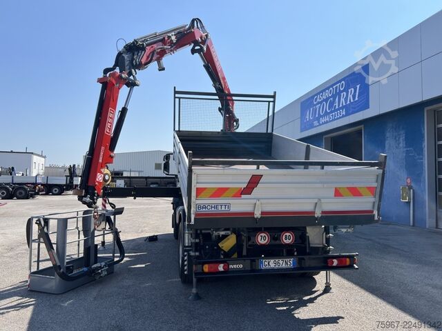 Three-way tipper truck with crane Iveco Eurocargo 180e28