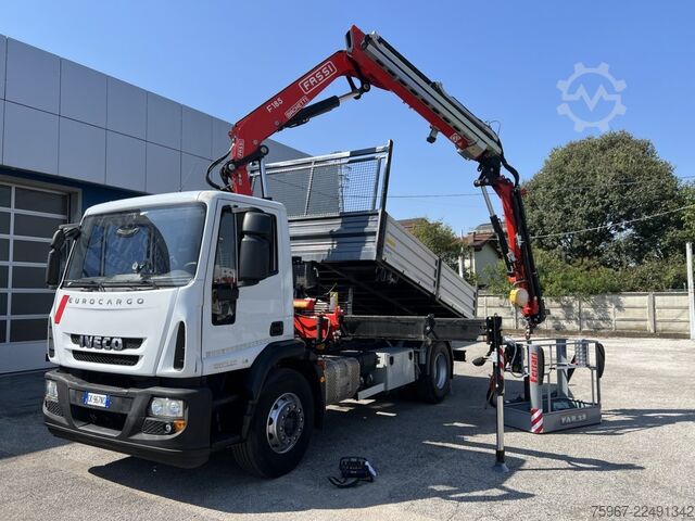 Three-way tipper truck with crane Iveco Eurocargo 180e28