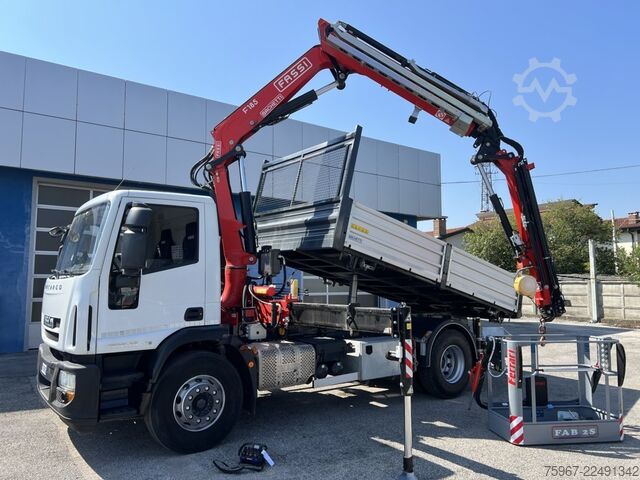 Three-way tipper truck with crane Iveco Eurocargo 180e28