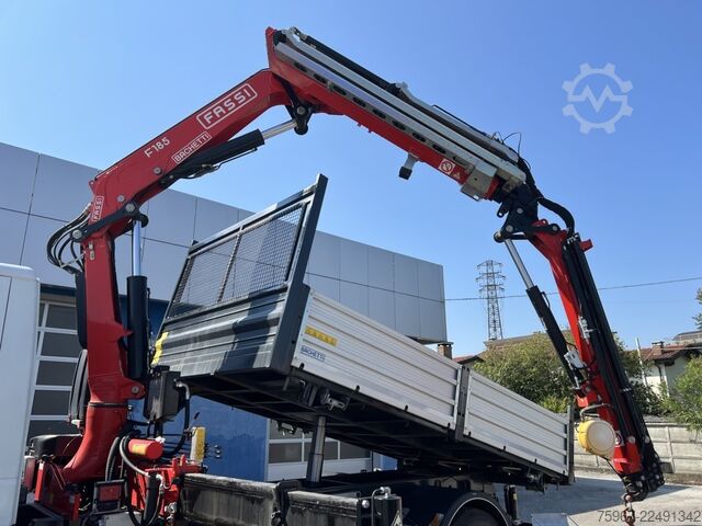 Three-way tipper truck with crane Iveco Eurocargo 180e28