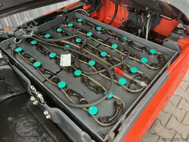 Electric 4-wheel forklift Linde E18PH-02