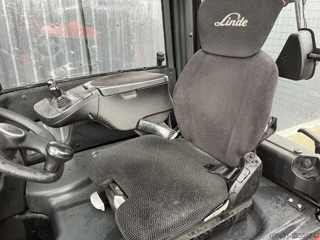 Electric 4-wheel forklift Linde E18PH-02
