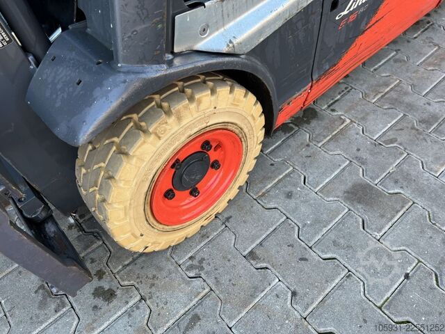 Electric 3-wheel forklift Linde E16L-02