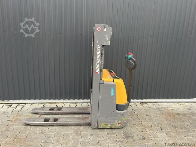 Pedestrian Stacker Jungheinrich EJC112