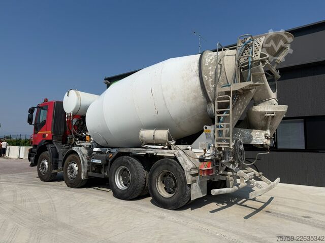 Wechselfahrgestell LKW Iveco Trakker 410T45 Wechsel BETON+KIPPER 40T