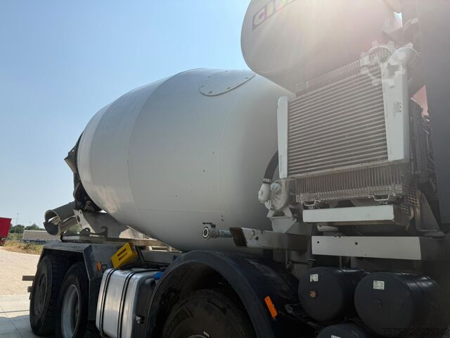 Wechselfahrgestell LKW Iveco Trakker 410T45 Wechsel BETON+KIPPER 40T