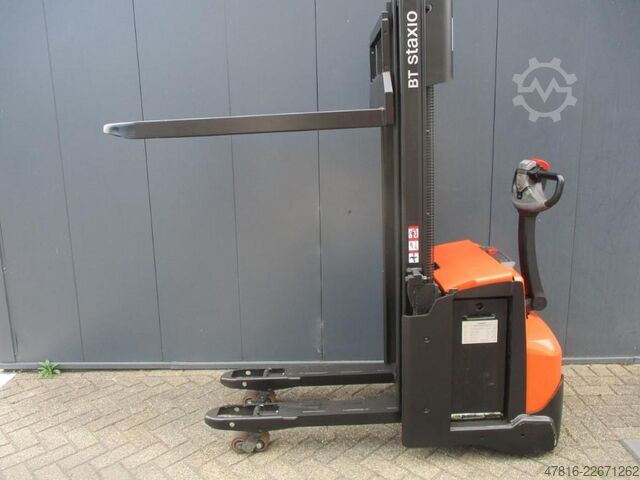 High lifting pallet truck BT SWE140L