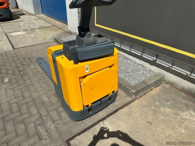 VS-21907 Electric pallet truck Jungheinirch ERE120 Forks 1400mm JUNGHEINRICH ERE120