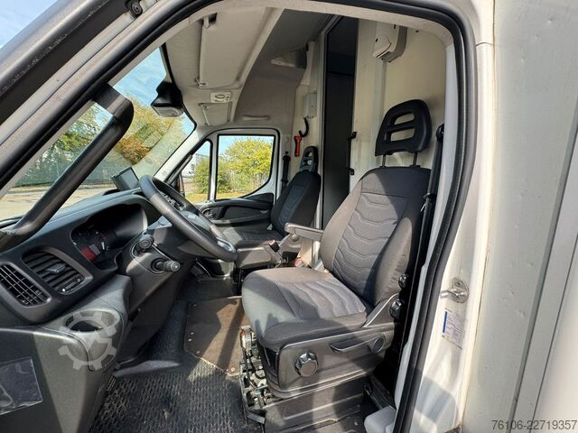 Transporter mit Koffer IVECO Daily 70C18 Hi-Matic Koffer mit Ladebordwand