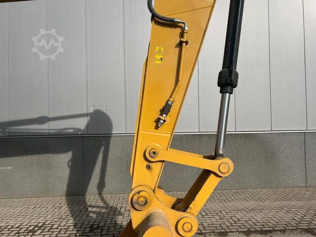 Crawler excavator CAT 320 D3 GC