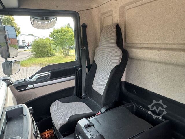 Refrigerated truck MAN TGM 18.290 Tiefkühlkoffer +LBW*Thermoking*