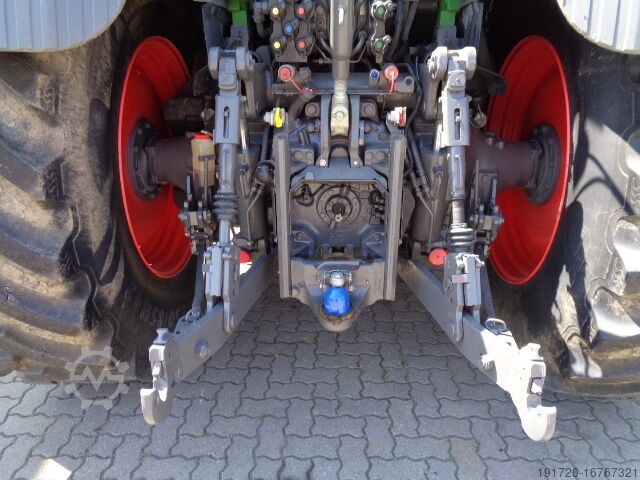 Traktoren (Schlepper) Fendt 824 Vario S4 ProfiPlus