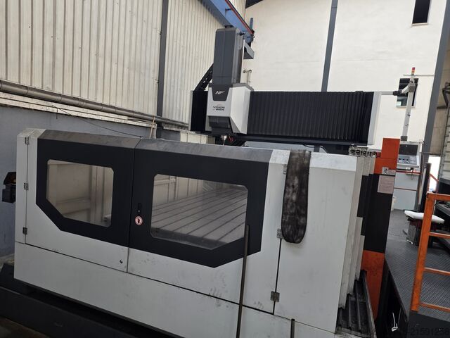 Vertikales Bearbeitungszentrum VISION WIDE NF 4226