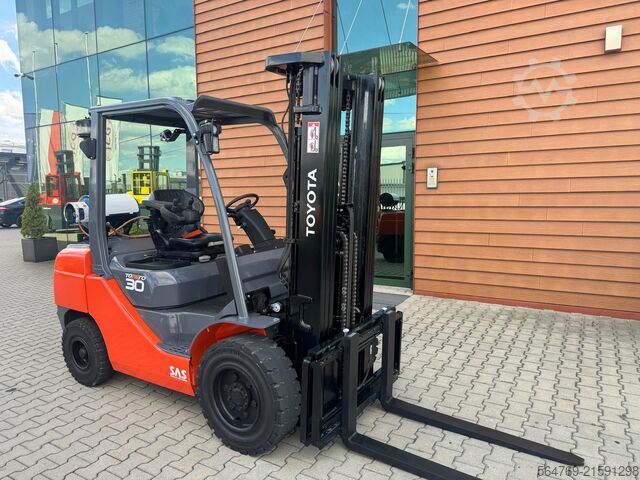 Gabelstapler Toyota 06-8FGF30 / Triplex / 2021 year