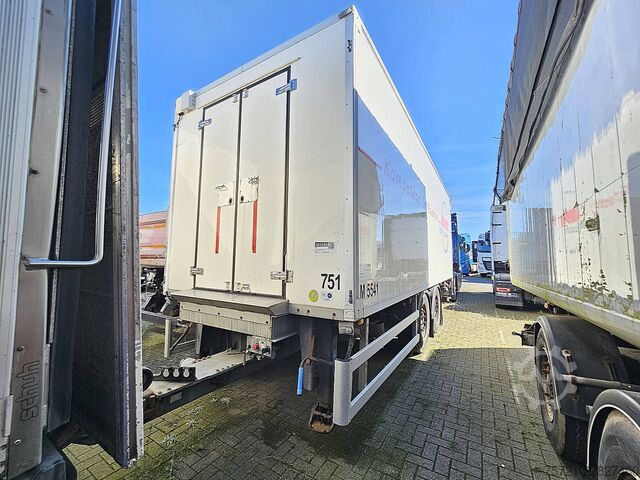 Kühl-/Tiefkühltransport  ASZ18008