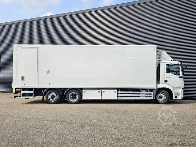 Suitcase MAN TGM 26.320 / 6x2-4 / LBW / 6000kg TAIL LIFT
