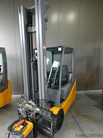 Electric 3-wheel forklift Jungheinrich EFG 220