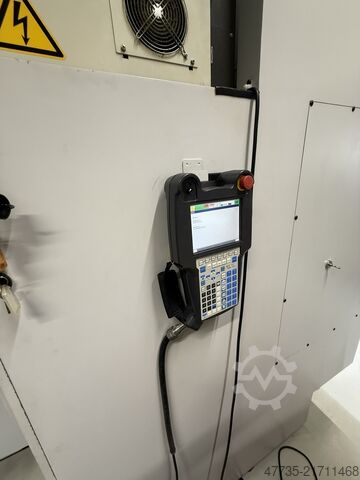 CNC-Bearbeitungszentrum mit Roboter CHIRON FZ 15 WM HS