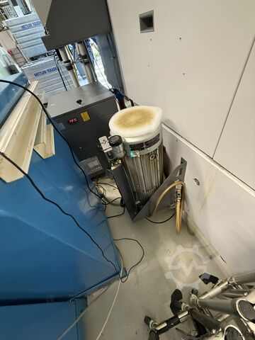 CNC-Bearbeitungszentrum mit Roboter CHIRON FZ 15 WM HS