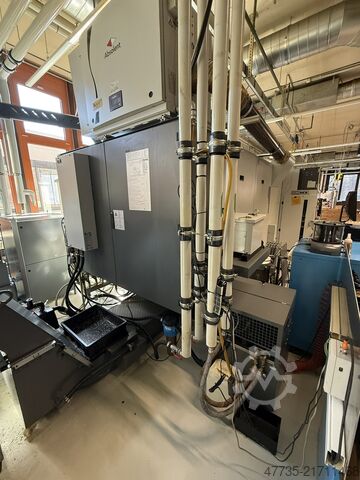 CNC-Bearbeitungszentrum mit Roboter CHIRON FZ 15 WM HS