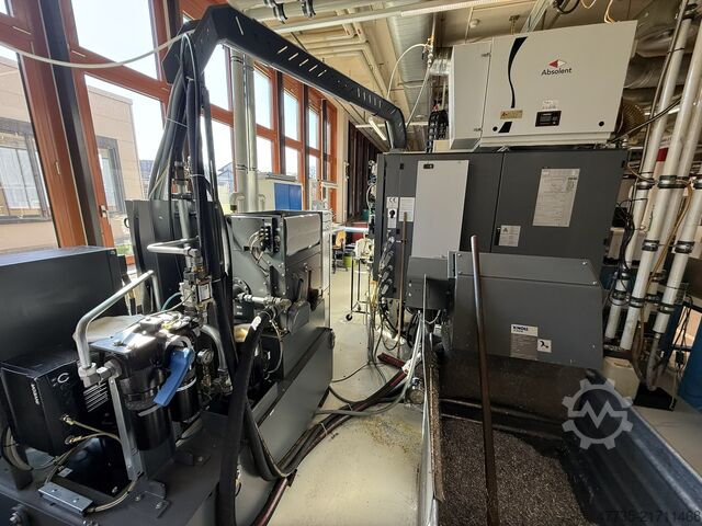 CNC-Bearbeitungszentrum mit Roboter CHIRON FZ 15 WM HS