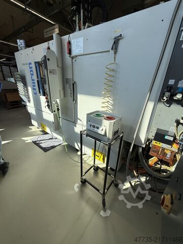 CNC-Bearbeitungszentrum mit Roboter CHIRON FZ 15 WM HS
