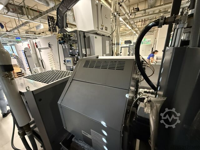 CNC-Bearbeitungszentrum mit Roboter CHIRON FZ 15 WM HS