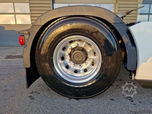 Standard tractor unit Renault Gamme T High 520