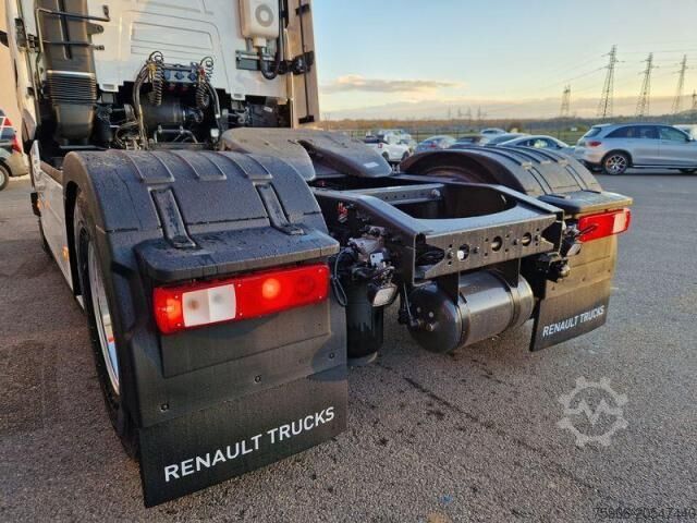 Standard tractor unit Renault Gamme T High 520