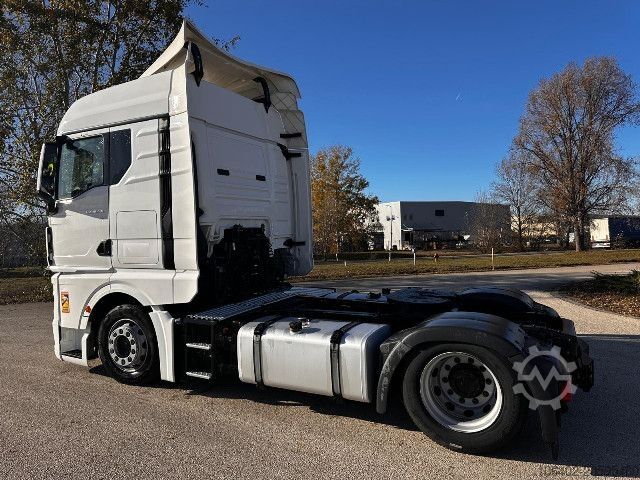 Volume tractor unit MAN MAN TGX 18.470 LL SA