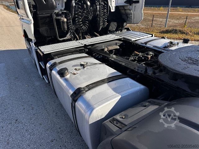 Volume tractor unit MAN MAN TGX 18.470 LL SA