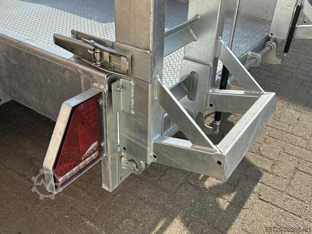 Equipment trailer  