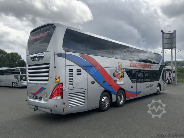 Double decker Neoplan Skyliner L