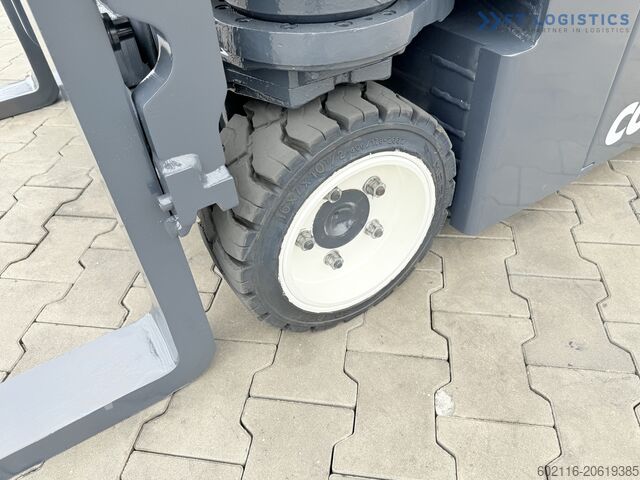 Four-way forklift COMBILIFT CBE2500 TRIPLEX 5500 FORK POSITIONER