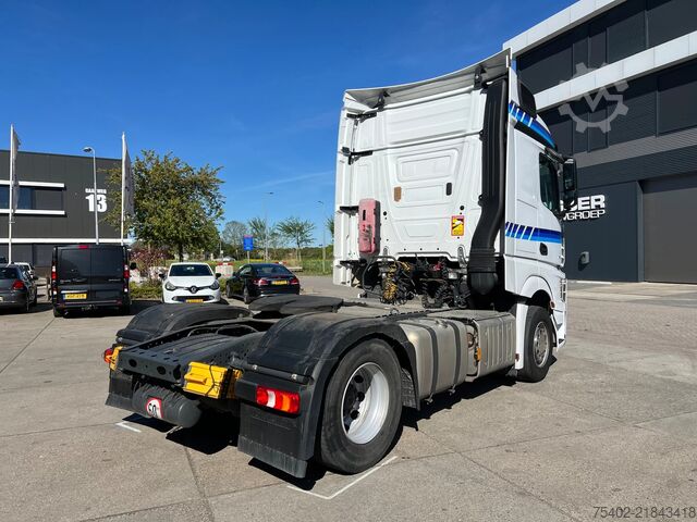 Standard tractor Mercedes-Benz Actros 1945 / Retarder / 2x Tank / Stand Airco