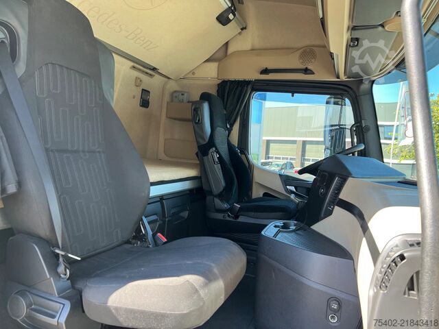 Standard tractor Mercedes-Benz Actros 1945 / Retarder / 2x Tank / Stand Airco