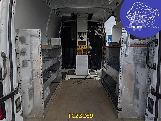 Lifting platform Renault Master Hoogtewerker