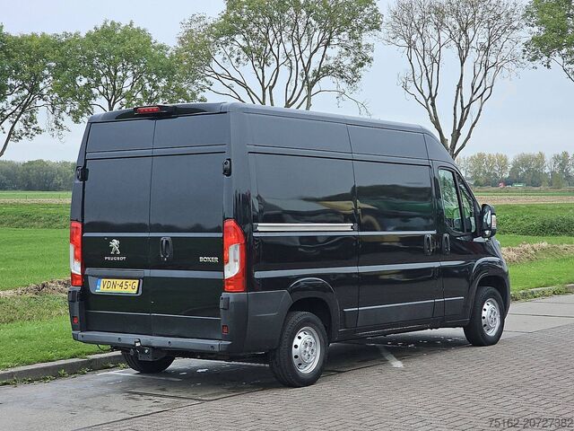 High-roof van PEUGEOT BOXER 2.0 L2H2 Navi Airco NAP!