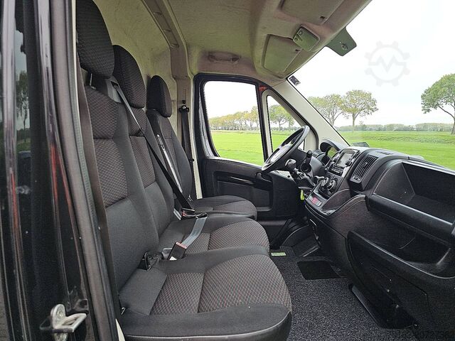 High-roof van PEUGEOT BOXER 2.0 L2H2 Navi Airco NAP!