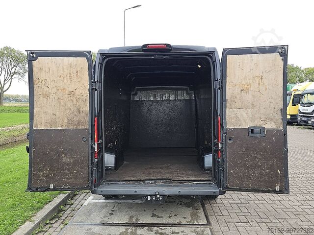 High-roof van PEUGEOT BOXER 2.0 L2H2 Navi Airco NAP!