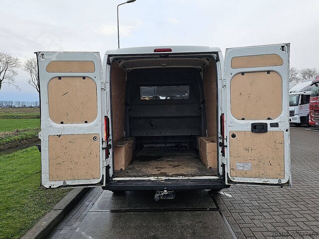 High-roof van PEUGEOT BOXER 2.0